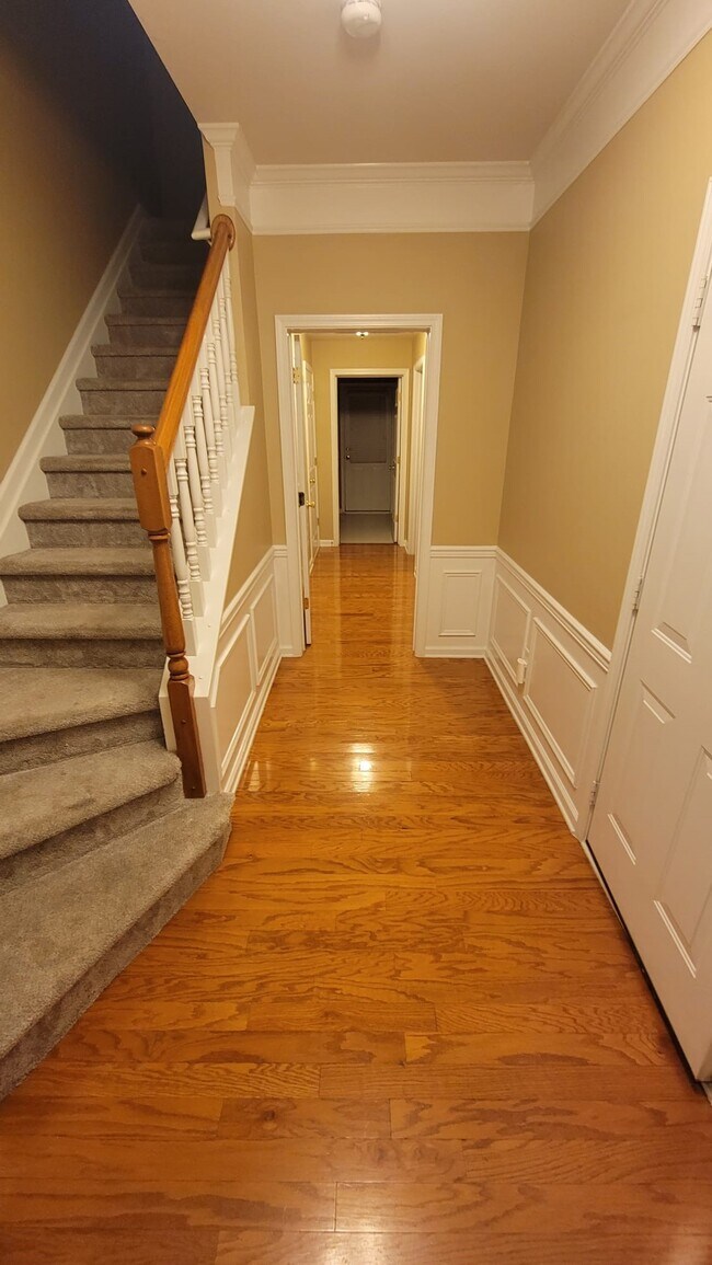 Entrada del primer piso - 5429 Werburgh St