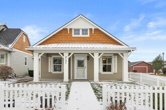 Building Photo - 2121 N Country Vista Blvd