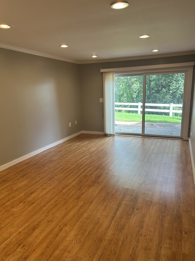 Building Photo - 500 Asbury Rdg