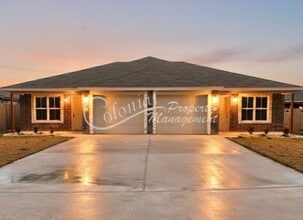 Building Photo - 3109 Ochiltree Dr