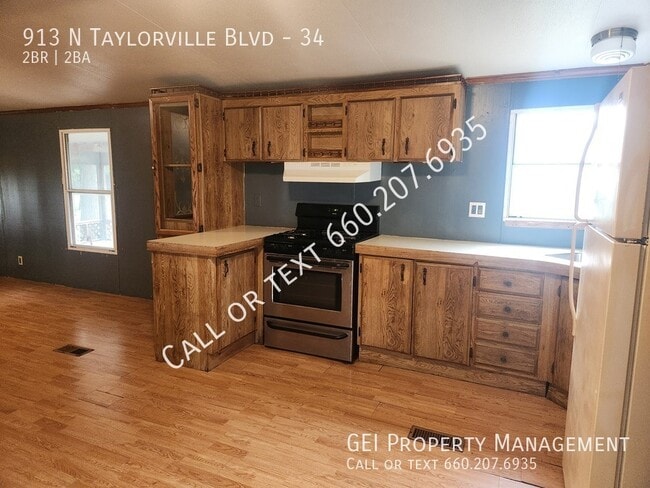 Building Photo - 913 N Taylorville Blvd