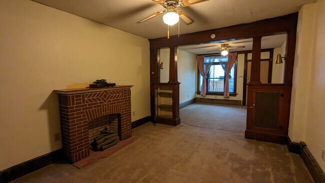Foto del edificio - 407 W PINE ST