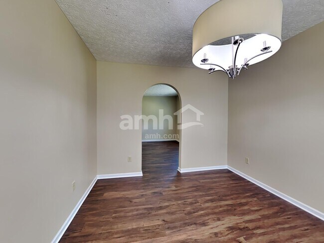 Building Photo - 160 Simsbury Ct