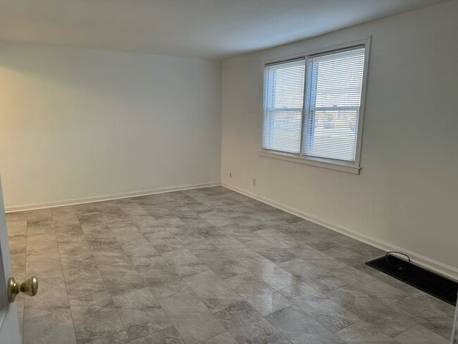 Foto del edificio - 3 Corbin Ct