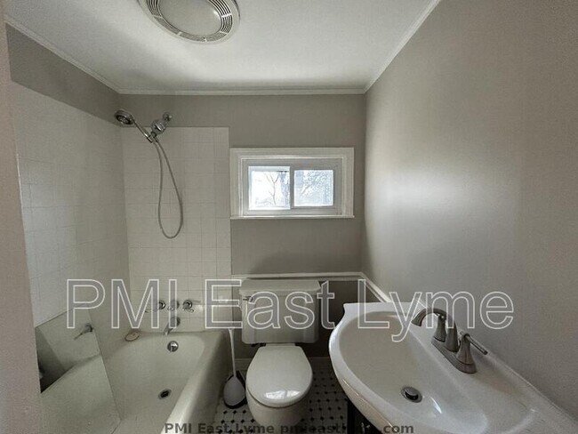 Foto del edificio - 5 Flyers Dr