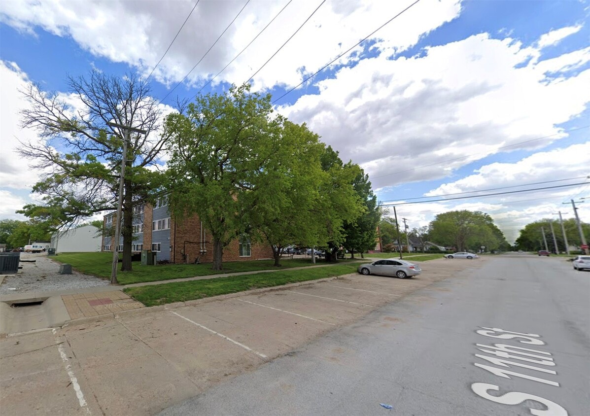 Building Photo - 123 S 11th St