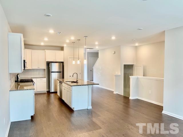 Building Photo - 1028 Commack Dr