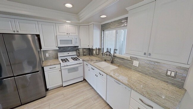 Building Photo - Beautiful 3Bd 2.5Ba Costa Mesa Townhome