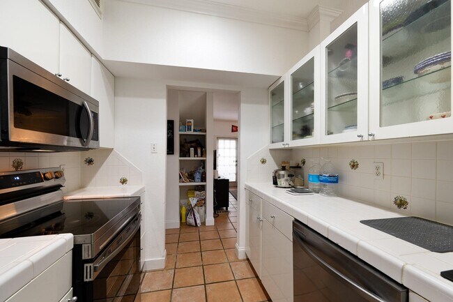 Foto del edificio - 8055 Cambridge St