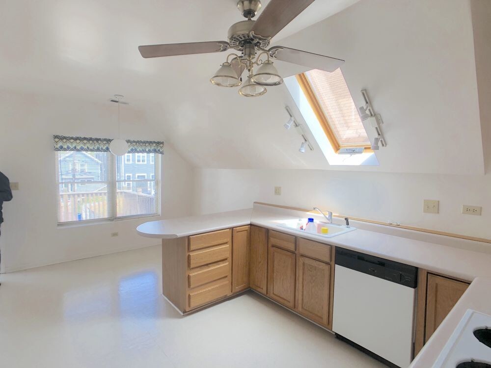 Primary Photo - Skylights Back Deck