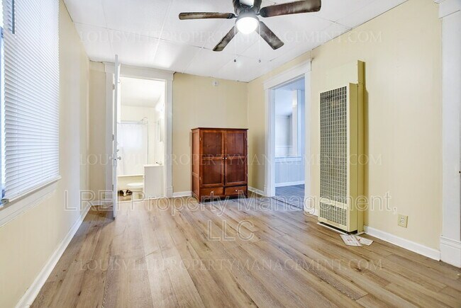 Building Photo - 1709 W Gaulbert Ave