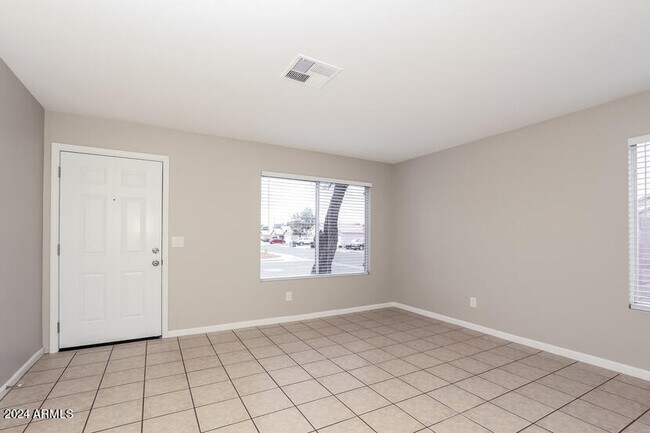 Building Photo - 10730 W Glenrosa Ave