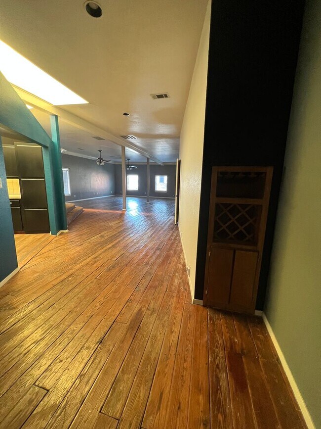 Foto del edificio - 207 N Elm St