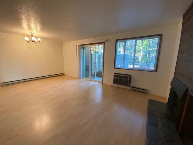 Foto del edificio - 2 Bedroom Lake Oswego Condo! Water, sewer,...