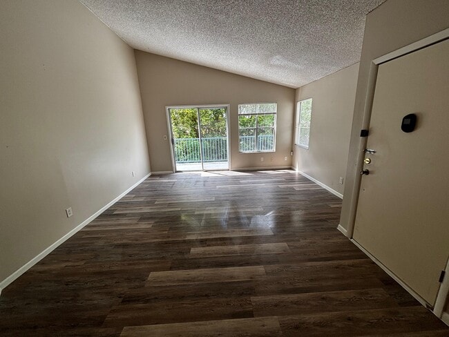 vivir2 - 2560 Woodgate Blvd