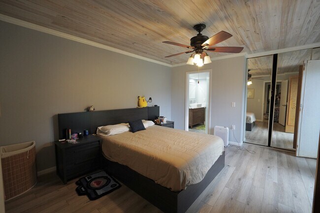 Building Photo - 3030 SW Sunset Trace Cir