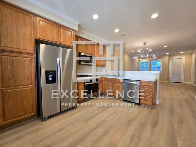 Building Photo - Fabulous 2/2 Condo with 2 Car Tandem Garage, New Floors Throughout, Views From Bedrooms, W/D, Pet...