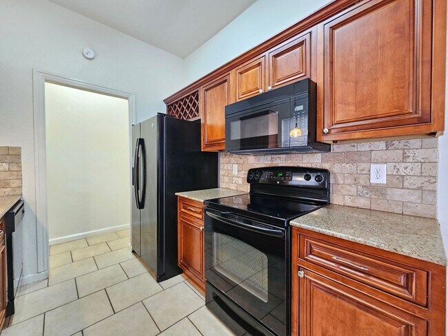 Foto del edificio - AVAILABLE NOW! RENT REDUCTION