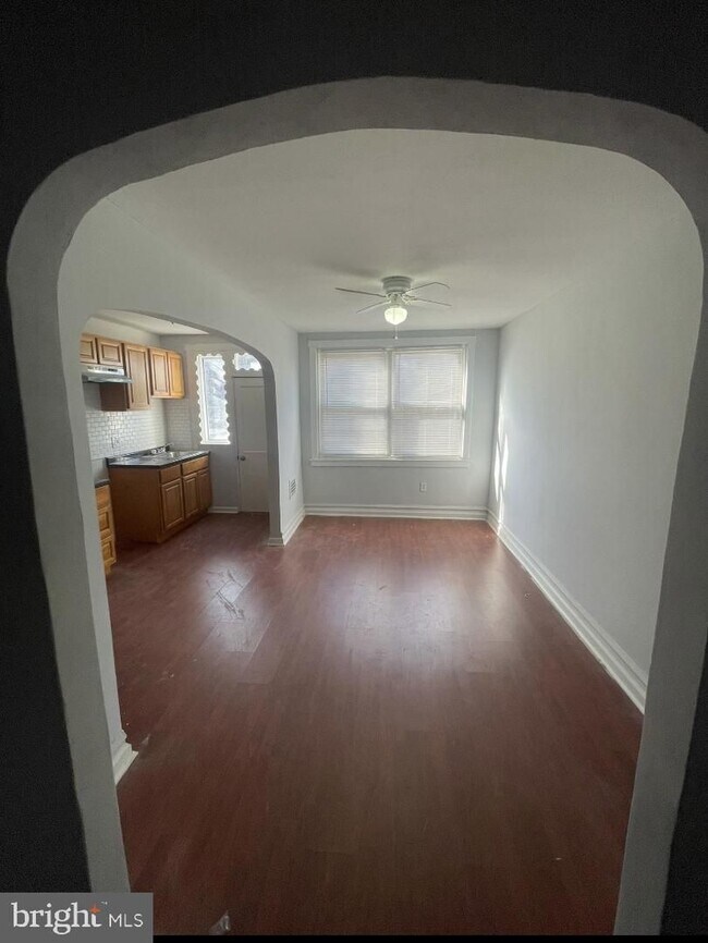 Building Photo - 3 Bedroom Home Available Now