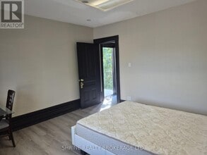 Building Photo - 607 Queens Ave