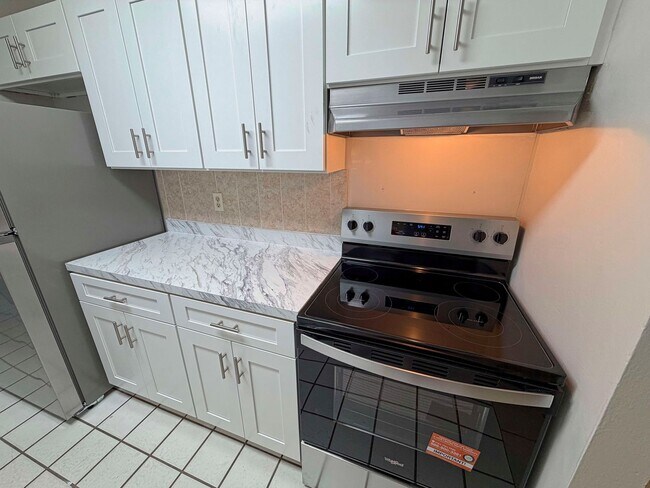 Building Photo - Fantastic 2 Bedroom, 2 Bathroom Remodeled ...