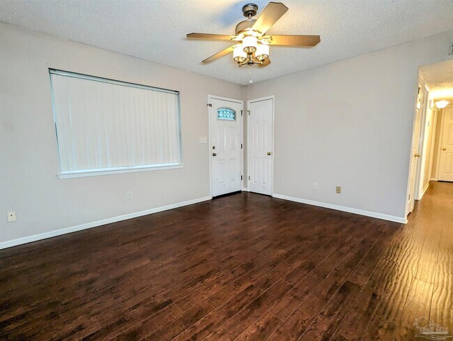 Foto del edificio - 6302 Keating Rd