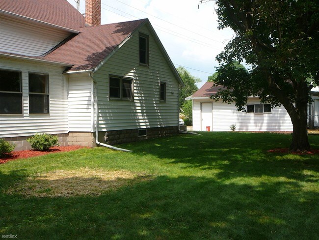 Building Photo - 301 N Ottawa St