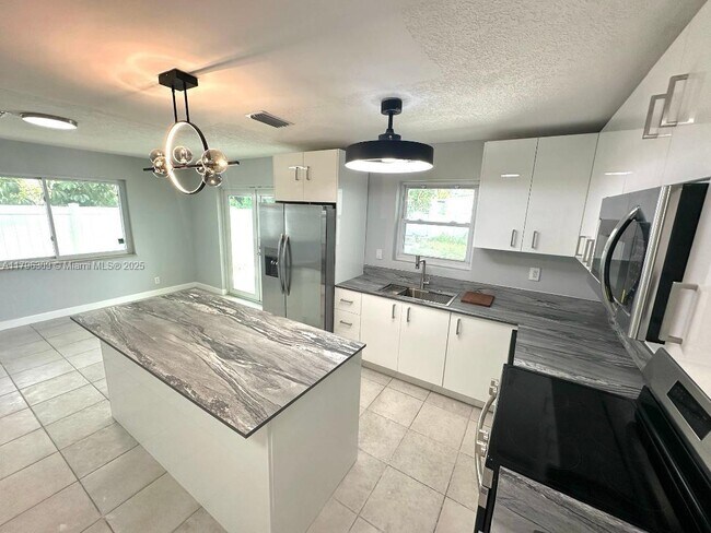 Foto del edificio - 5160 SW 26th Ave