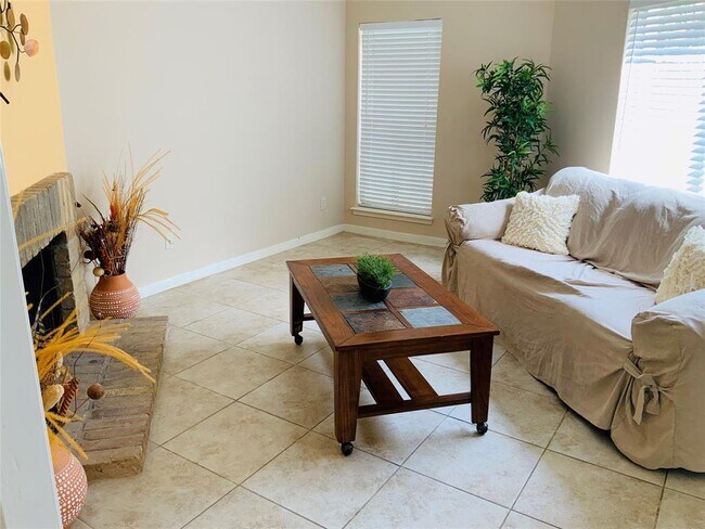 Building Photo - 10105 Waterstone Dr
