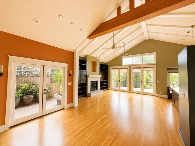 Foto del edificio - Luxury Hillside Retreat with Expansive Decks, Designer Finishes & Canyon Views