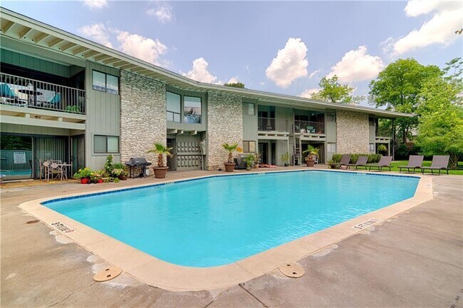 Foto del edificio - 2308 Enfield Rd