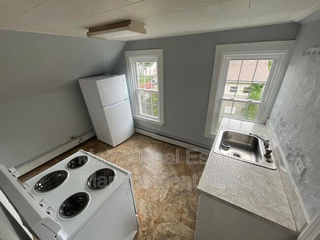 Building Photo - 74 Wing St