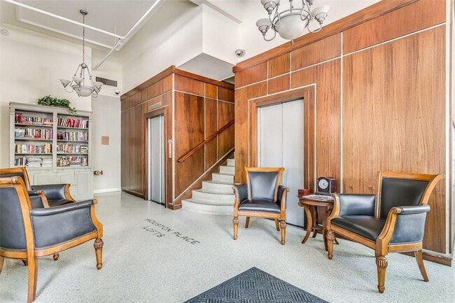 Building Photo - Beautiful 1 Bed- 1 Bath in Houston Place Lofts- Downtown Fort Worth- 76102