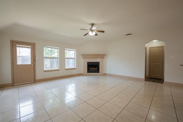 Building Photo - 1422 Julie St