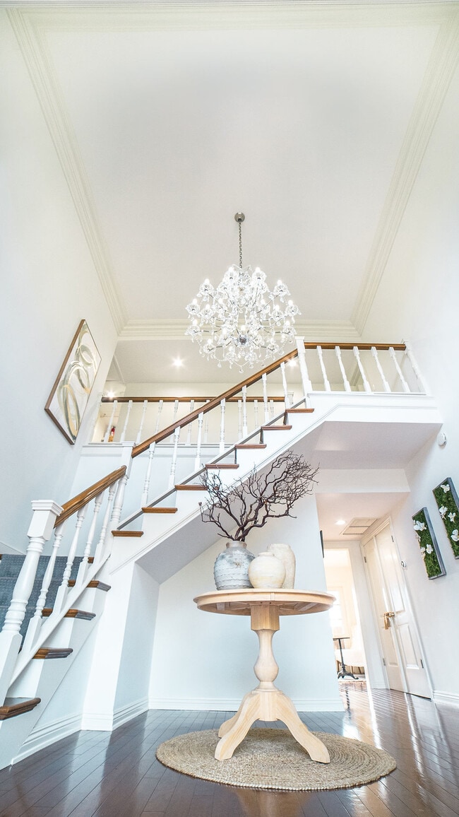 Building Photo - 1476 Crestline Dr