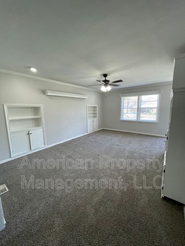 Building Photo - 718 N Gary Pl