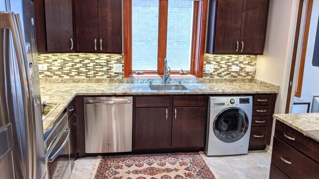 Foto del edificio - 1416 Hinman Ave