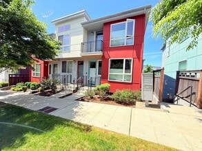 Building Photo - 3629 Courtland Pl S Unit C