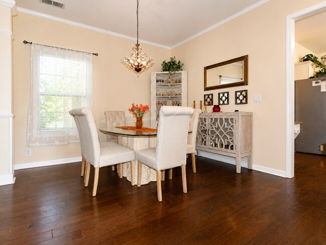 Building Photo - Beautifully Renovated 3 Bed / 2.5 Bath Home on Quiet Cul-de-Sac