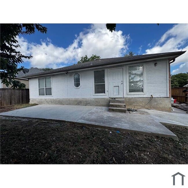 Building Photo - 4822 Aspen View