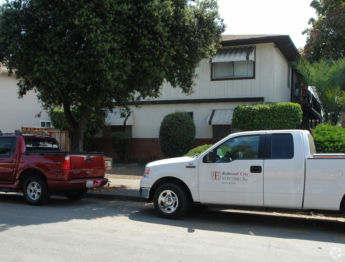 Building Photo - 658 Grand Fir Ave