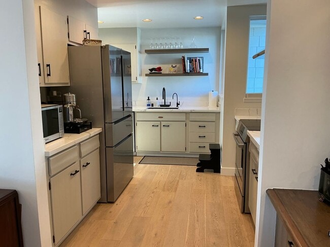 Building Photo - 543 Starboard Dr