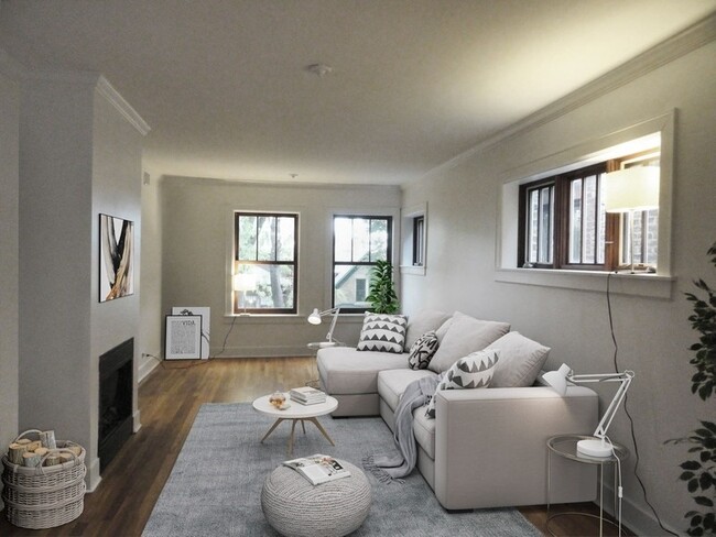 Living Room with furniture - 1431 W Edgewater Ave
