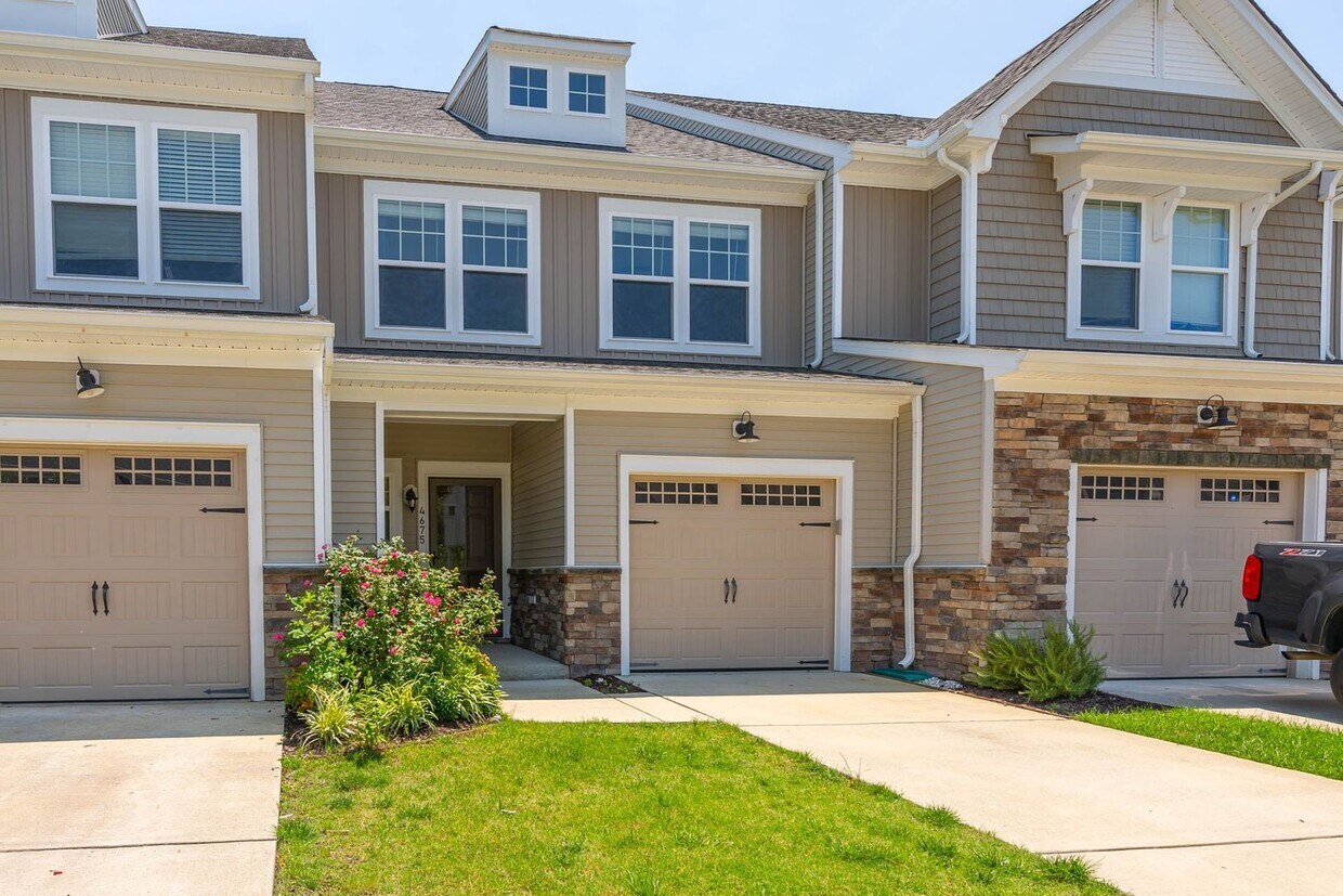 Foto principal - Beautiful 3 bedroom 2 Bath Town Home in Wi...