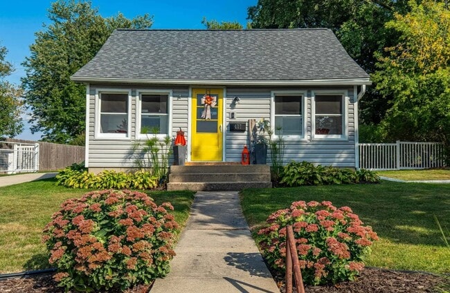 Front of House - 407 S Main St