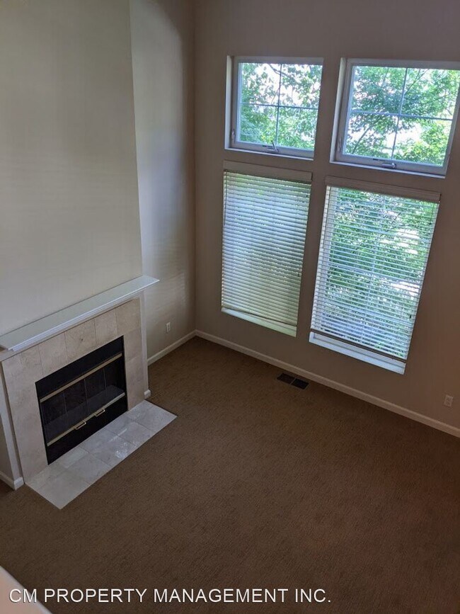 Building Photo - 2 br, 3 bath House - 1033 Keeble Court