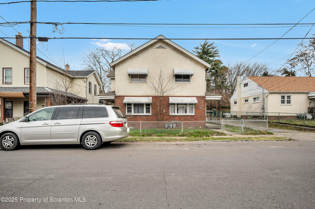 Foto del edificio - 1235 Diamond Ave