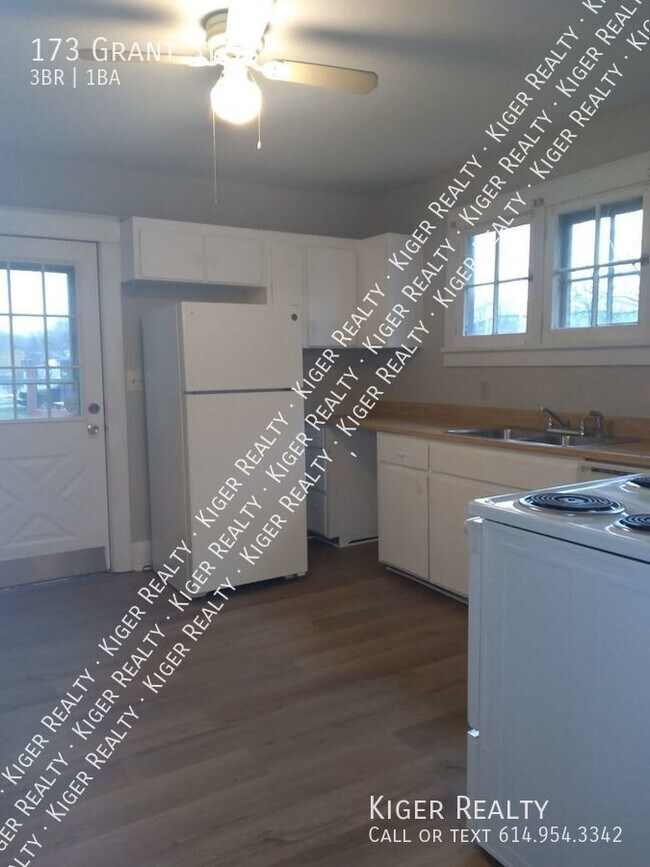 Building Photo - 3 Bedroom, 1 Bathroom Home