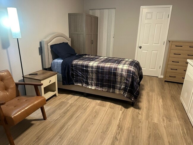 Foto del edificio - 10811 Cranbrook Rd