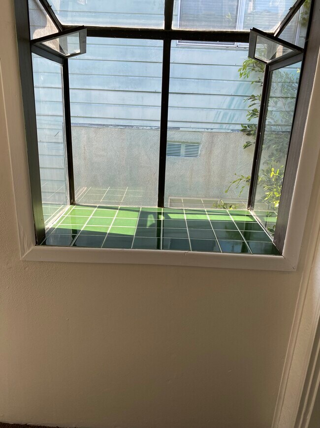 Garden window at top of stairs - 2325 4th St
